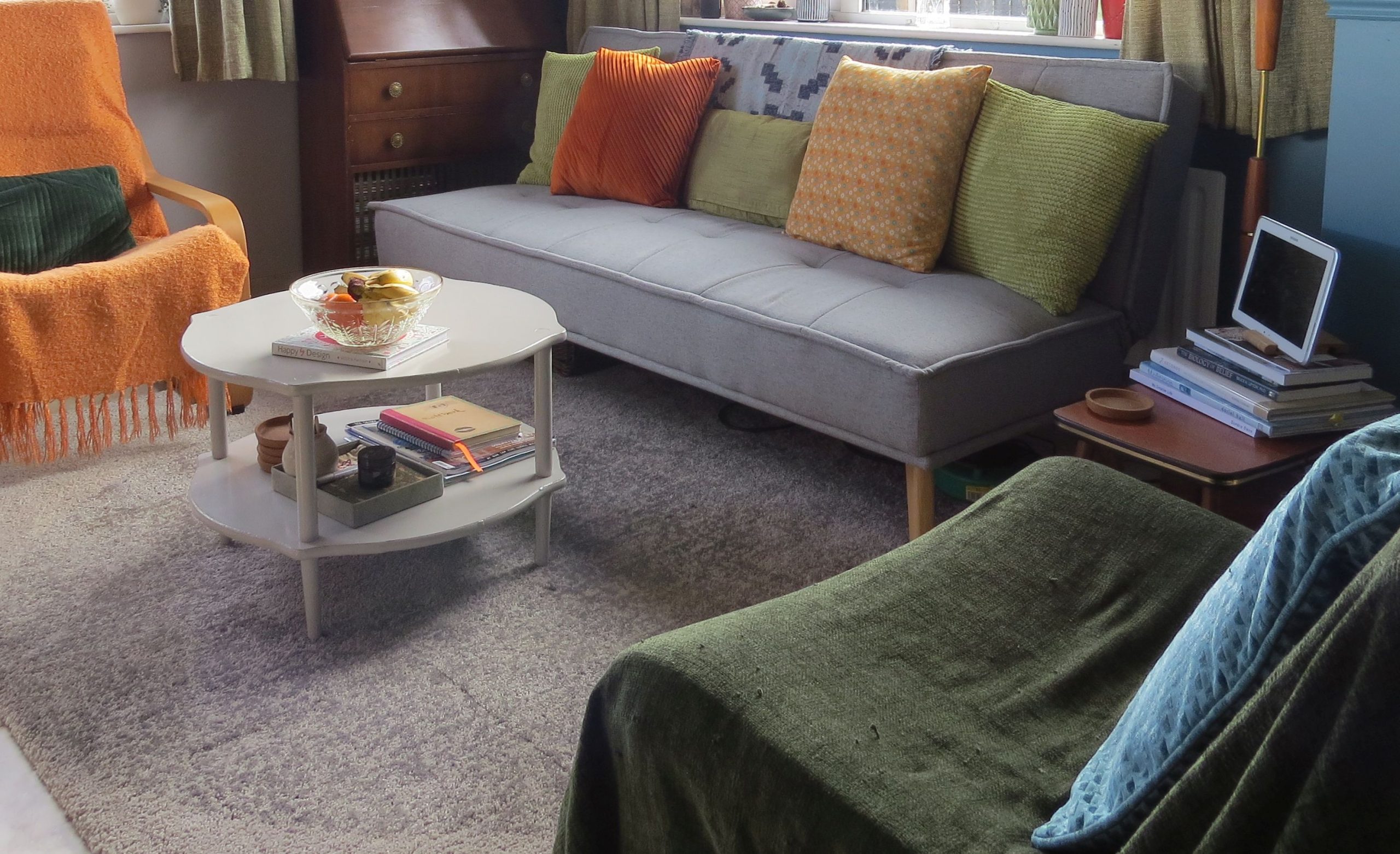 Making Small Spaces Feel Bigger While Breaking the Colour Rules.